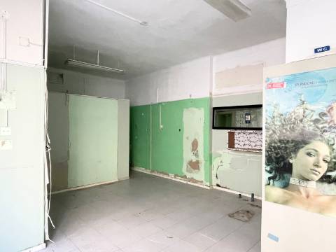 Moscavide - OPORTUNIDADE - Loja p/ Arrendar