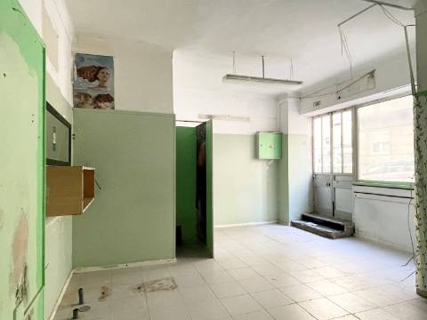 Moscavide - OPORTUNIDADE - Loja p/ Arrendar