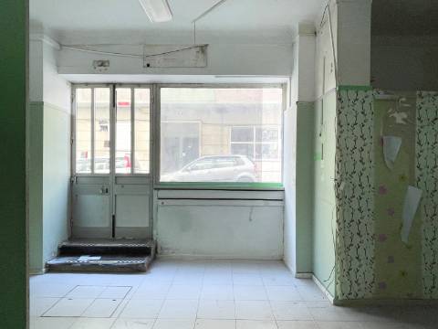 Moscavide - OPORTUNIDADE - Loja p/ Arrendar