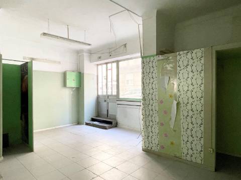 Moscavide - OPORTUNIDADE - Loja p/ Arrendar