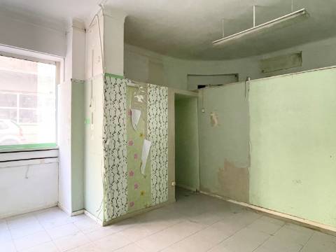 Moscavide - OPORTUNIDADE - Loja p/ Arrendar