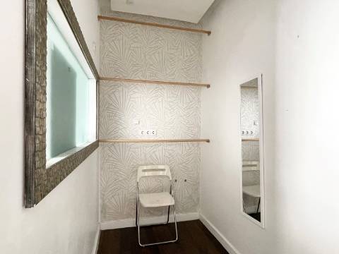 LOJA p/ Arrendar em Moscavide - Central - 3 gabinetes - 2 montras