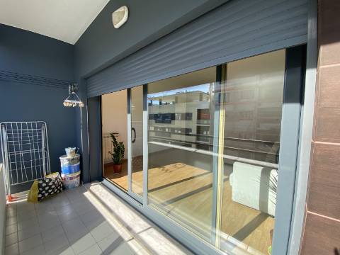 V E N D I D O - T2 - Qta do Conventinho - Sto Antº Cavaleiros - Varanda - Parqueamento (1cr) - Arrecadação