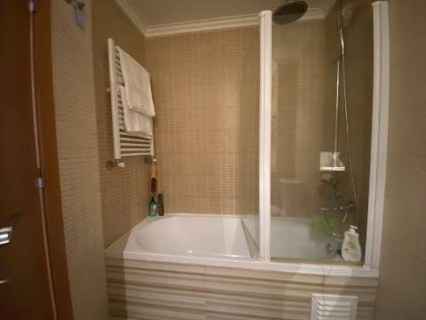 V E N D I D O - T2 - Qta do Conventinho - Sto Antº Cavaleiros - Varanda - Parqueamento (1cr) - Arrecadação