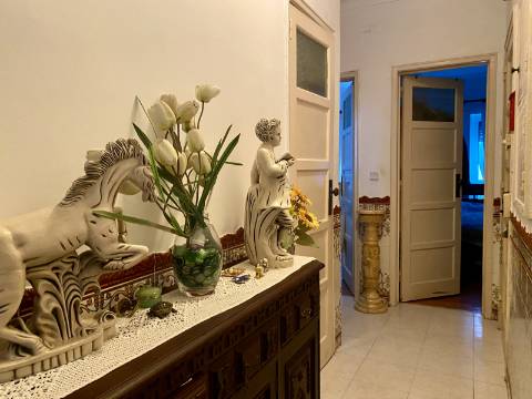 V E N D I D O - T2 Moscavide - 1º ANDAR - 2 Marquises - CENTRAL - Comboio e METRO