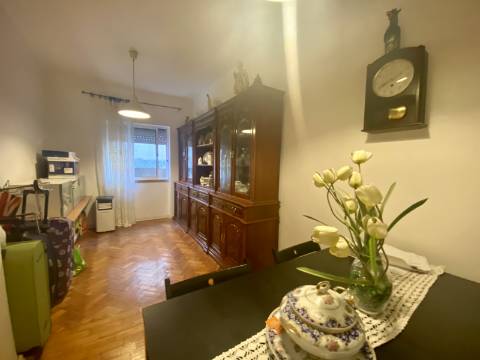 V E N D I D O - T2 Moscavide - 1º ANDAR - 2 Marquises - CENTRAL - Comboio e METRO