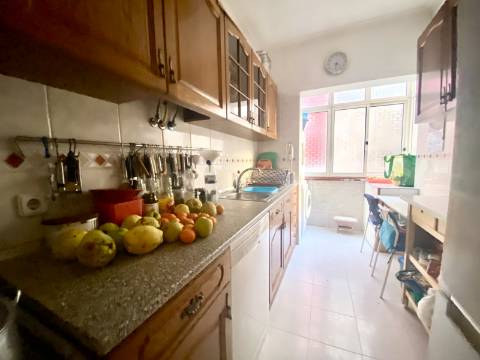 V E N D I D O - T2 Moscavide - 1º ANDAR - 2 Marquises - CENTRAL - Comboio e METRO