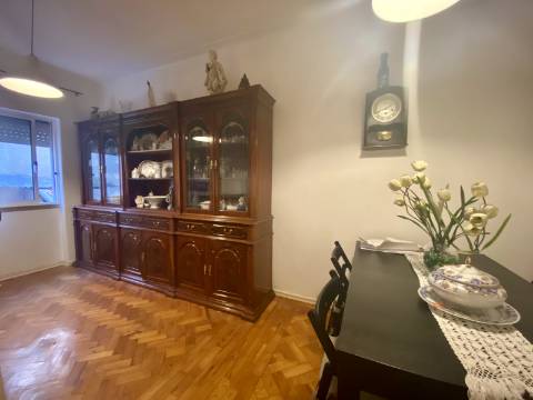 V E N D I D O - T2 Moscavide - 1º ANDAR - 2 Marquises - CENTRAL - Comboio e METRO