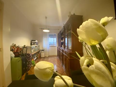 V E N D I D O - T2 Moscavide - 1º ANDAR - 2 Marquises - CENTRAL - Comboio e METRO