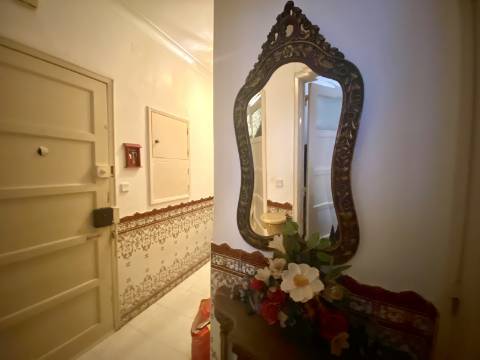 V E N D I D O - T2 Moscavide - 1º ANDAR - 2 Marquises - CENTRAL - Comboio e METRO