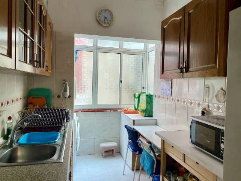 V E N D I D O - T2 Moscavide - 1º ANDAR - 2 Marquises - CENTRAL - Comboio e METRO