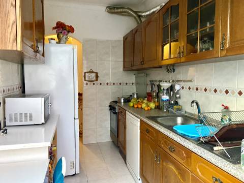 V E N D I D O - T2 Moscavide - 1º ANDAR - 2 Marquises - CENTRAL - Comboio e METRO