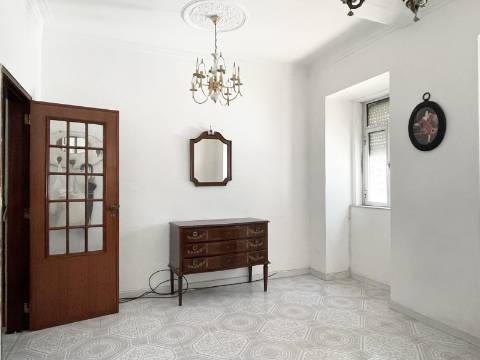 Apartamento T2+1 em Moscavide - RCH Alto c/ Terraço