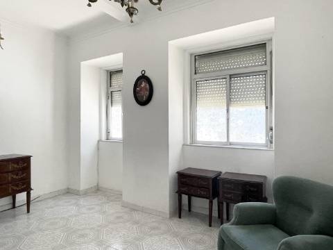 Apartamento T2+1 em Moscavide - RCH Alto c/ Terraço