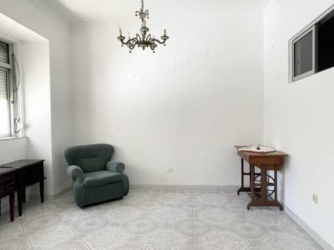 Apartamento T2+1 em Moscavide - RCH Alto c/ Terraço
