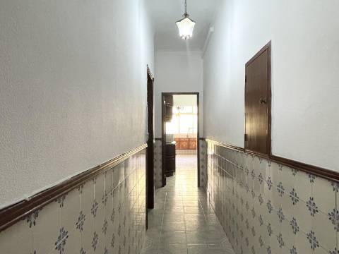 Apartamento T2+1 em Moscavide - RCH Alto c/ Terraço