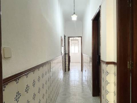 Apartamento T2+1 em Moscavide - RCH Alto c/ Terraço