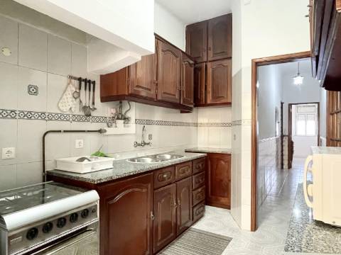 Apartamento T2+1 em Moscavide - RCH Alto c/ Terraço