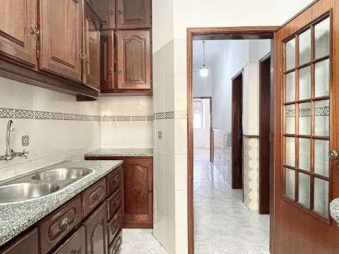 Apartamento T2+1 em Moscavide - RCH Alto c/ Terraço