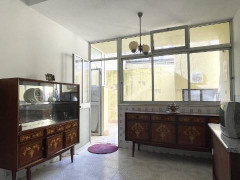 Apartamento T2+1 em Moscavide - RCH Alto c/ Terraço