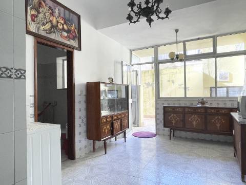 Apartamento T2+1 em Moscavide - RCH Alto c/ Terraço