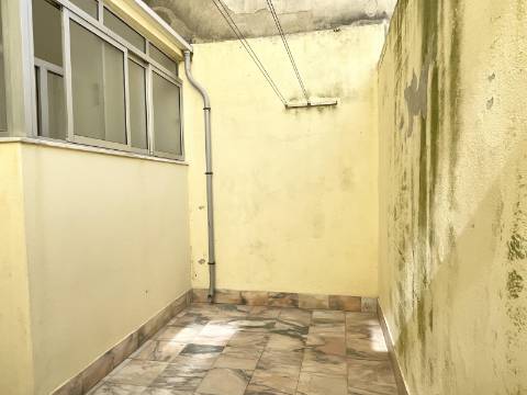 Apartamento T2+1 em Moscavide - RCH Alto c/ Terraço