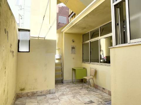 Apartamento T2+1 em Moscavide - RCH Alto c/ Terraço