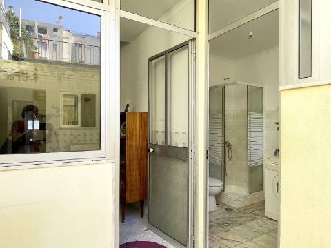 Apartamento T2+1 em Moscavide - RCH Alto c/ Terraço