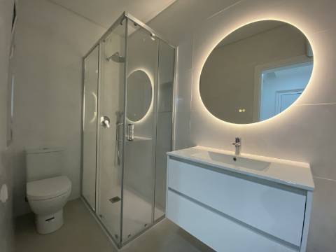 Apartamento p/ Venda T2 - Moscavide - Remodelado - 2º Andar - Varanda