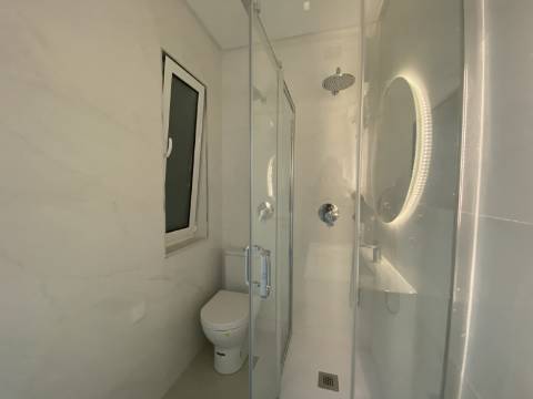 Apartamento p/ Venda T2 - Moscavide - Remodelado - 2º Andar - Varanda