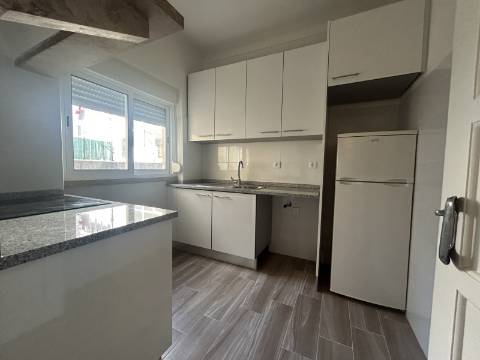 A R R E N D A D O - Apartamento T2+1 - Moscavide - Remodelado