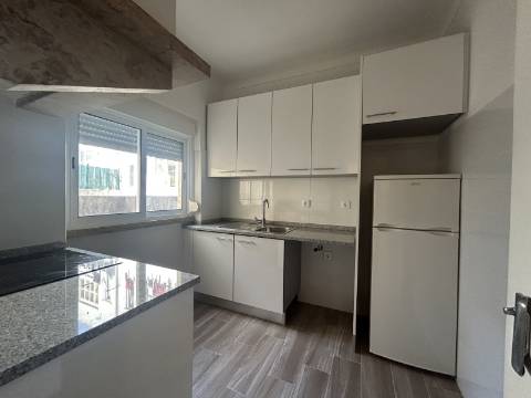 A R R E N D A D O - Apartamento T2+1 - Moscavide - Remodelado