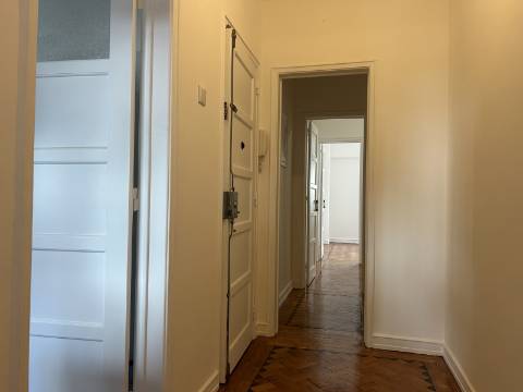 A R R E N D A D O - Apartamento T2+1 - Moscavide - Remodelado