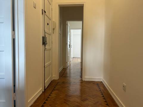 A R R E N D A D O - Apartamento T2+1 - Moscavide - Remodelado