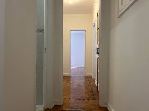 A R R E N D A D O - Apartamento T2+1 - Moscavide - Remodelado