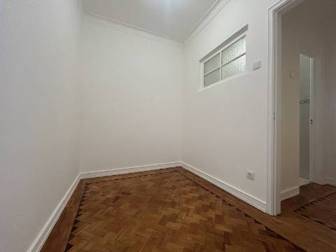 A R R E N D A D O - Apartamento T2+1 - Moscavide - Remodelado