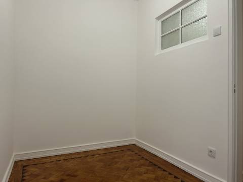 A R R E N D A D O - Apartamento T2+1 - Moscavide - Remodelado