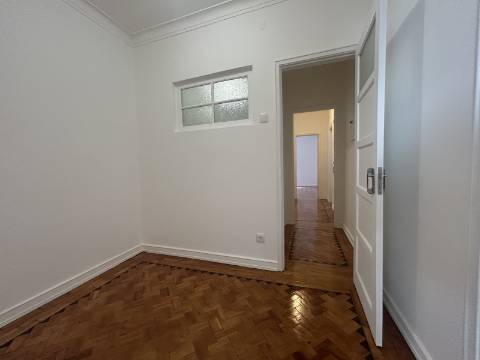 A R R E N D A D O - Apartamento T2+1 - Moscavide - Remodelado