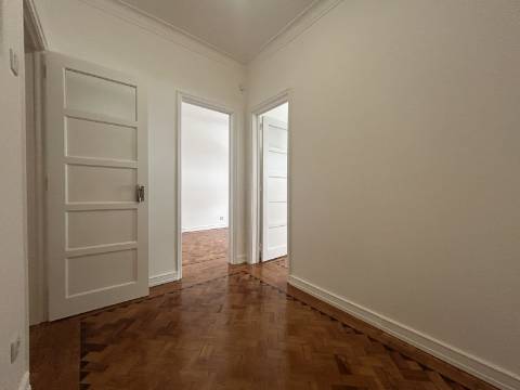 A R R E N D A D O - Apartamento T2+1 - Moscavide - Remodelado