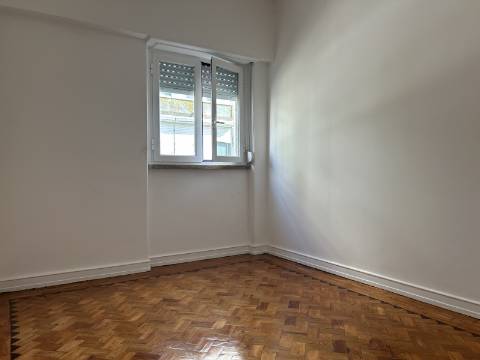 A R R E N D A D O - Apartamento T2+1 - Moscavide - Remodelado