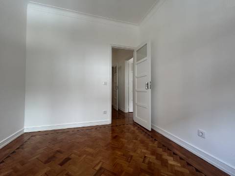 A R R E N D A D O - Apartamento T2+1 - Moscavide - Remodelado