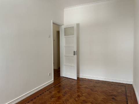 A R R E N D A D O - Apartamento T2+1 - Moscavide - Remodelado