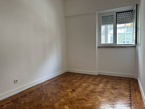 A R R E N D A D O - Apartamento T2+1 - Moscavide - Remodelado