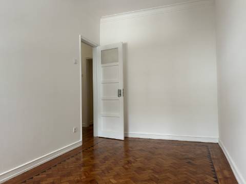 A R R E N D A D O - Apartamento T2+1 - Moscavide - Remodelado