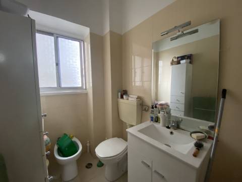 V E N D I D O - Excelente T1 c/ 62m2 em Moscavide - Boas Áreas - Varanda