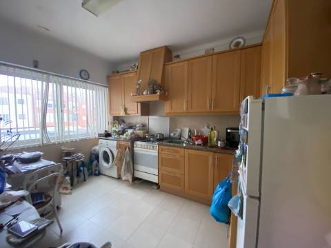 V E N D I D O - Excelente T1 c/ 62m2 em Moscavide - Boas Áreas - Varanda