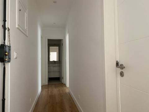 Apartamento T2 em Moscavide - Remodelado - 1º Andar