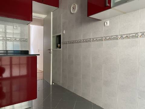 Apartamento T2 em Moscavide - Remodelado - 1º Andar