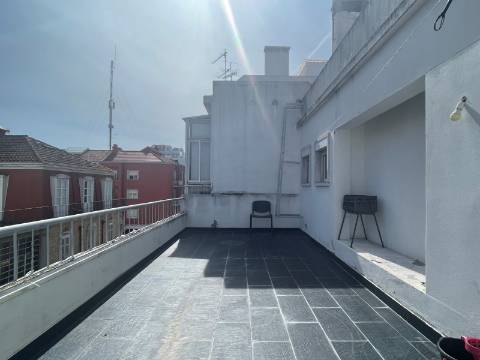 Apartamento T2 p/ ARRENDAR - Moscavide - Central - TERRAÇO