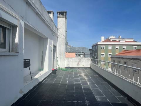 Apartamento T2 p/ ARRENDAR - Moscavide - Central - TERRAÇO